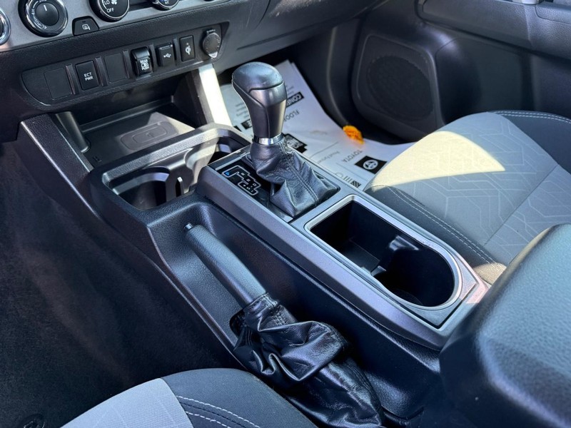 Toyota Tacoma 4WD Vehicle Image 19