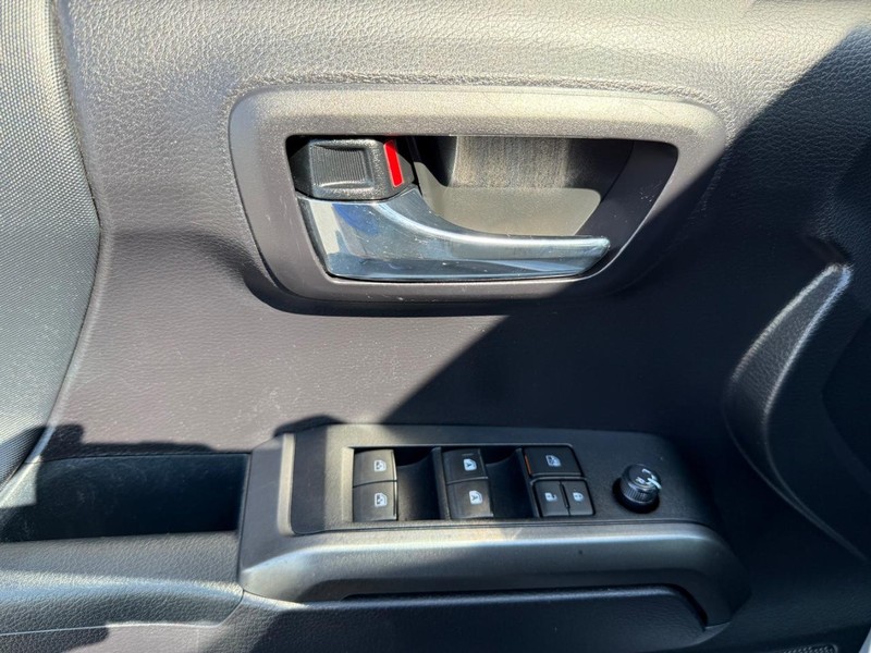 Toyota Tacoma 4WD Vehicle Image 23