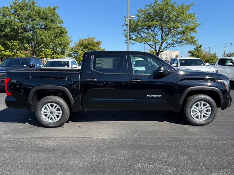 Toyota Tundra 4WD Vehicle Image 02