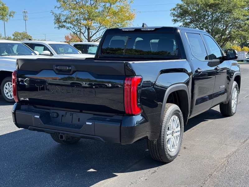 Toyota Tundra 4WD Vehicle Image 03