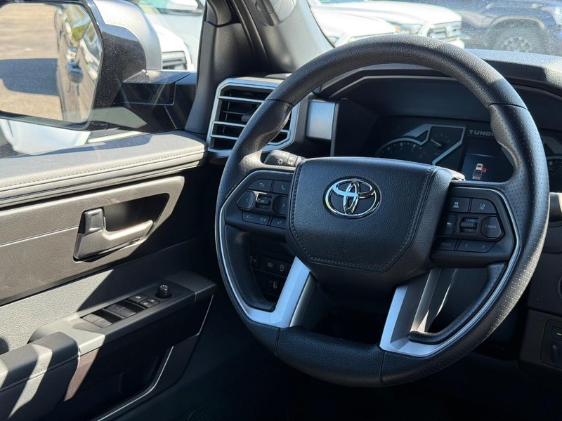 Toyota Tundra 4WD Vehicle Image 06