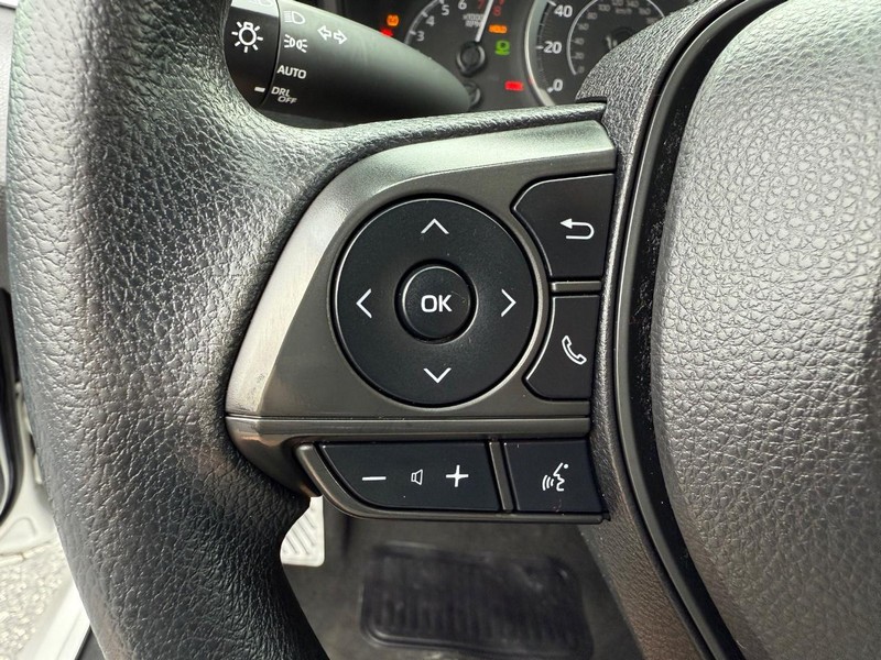 Toyota Corolla Vehicle Image 13