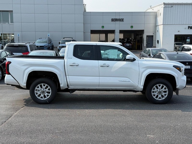 Toyota Tacoma 2WD Vehicle Image 02
