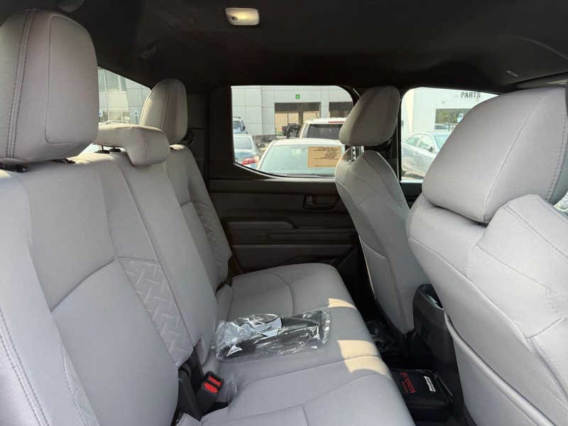 Toyota Tacoma 2WD Vehicle Image 04
