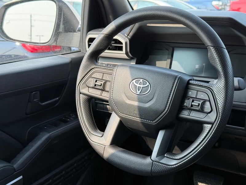 Toyota Tacoma 2WD Vehicle Image 06