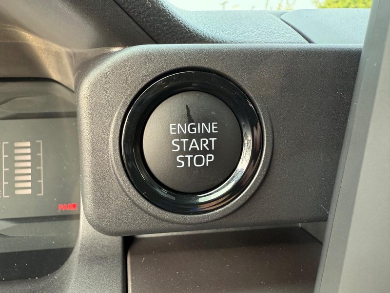 Toyota Tacoma 2WD Vehicle Image 09