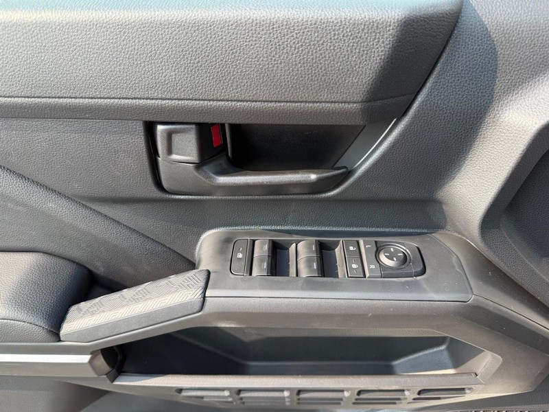 Toyota Tacoma 2WD Vehicle Image 17