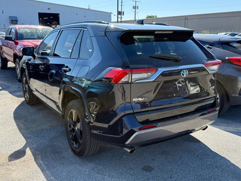 Toyota RAV4 Hybrid Vehicle Image 03