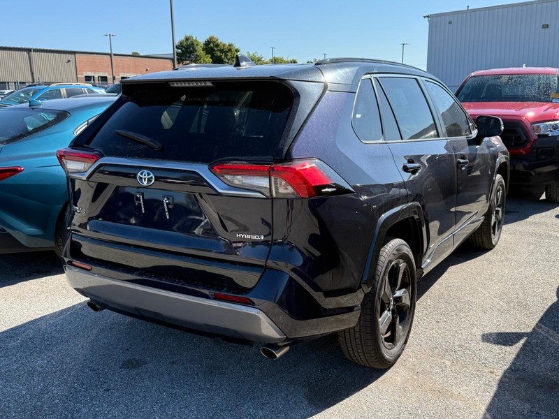 Toyota RAV4 Hybrid Vehicle Image 04