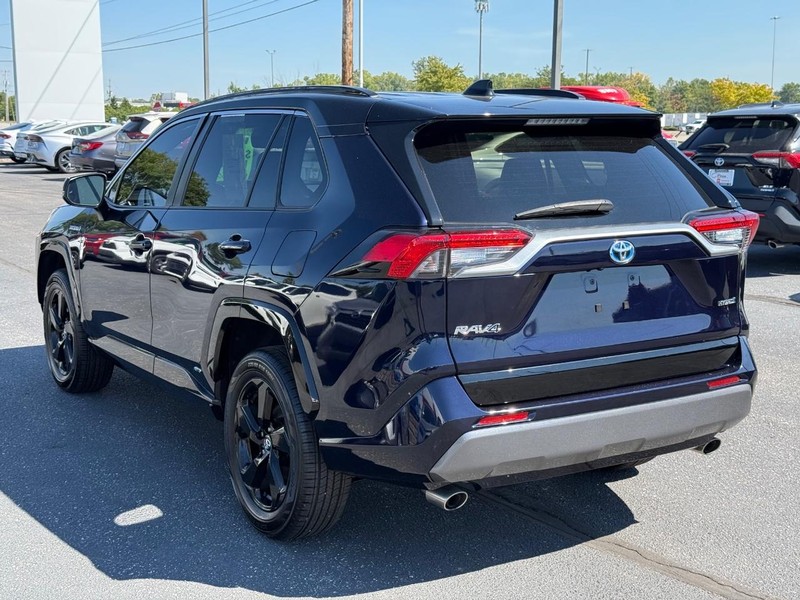 Toyota RAV4 Hybrid Vehicle Image 05