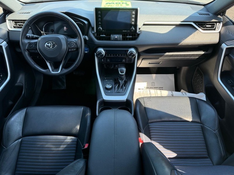 Toyota RAV4 Hybrid Vehicle Image 13