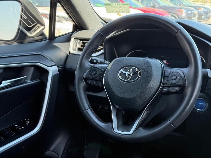 Toyota RAV4 Hybrid Vehicle Image 14