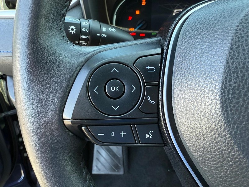 Toyota RAV4 Hybrid Vehicle Image 15
