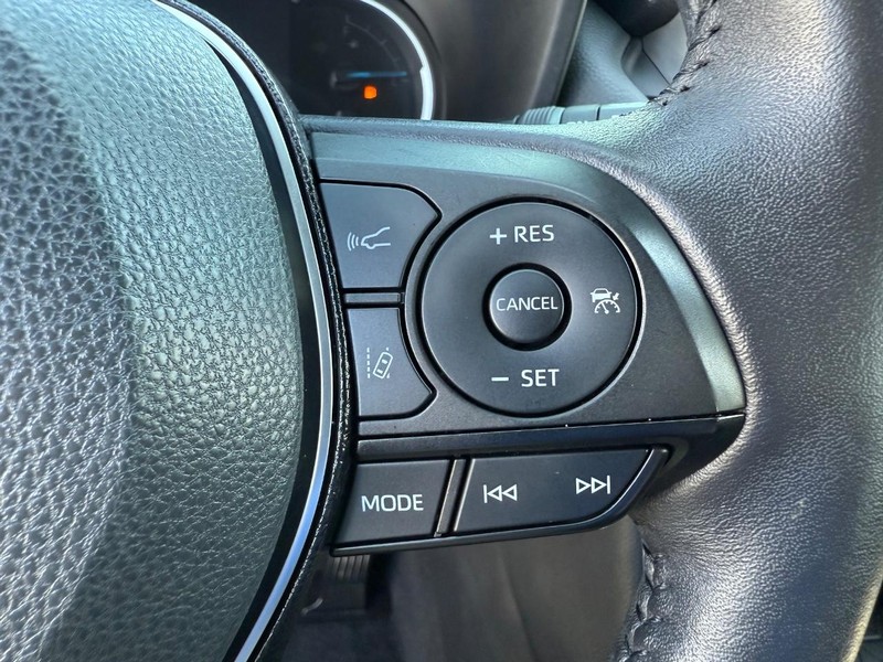 Toyota RAV4 Hybrid Vehicle Image 16