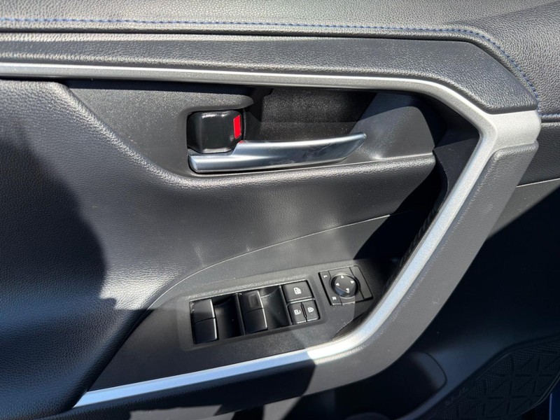 Toyota RAV4 Hybrid Vehicle Image 26
