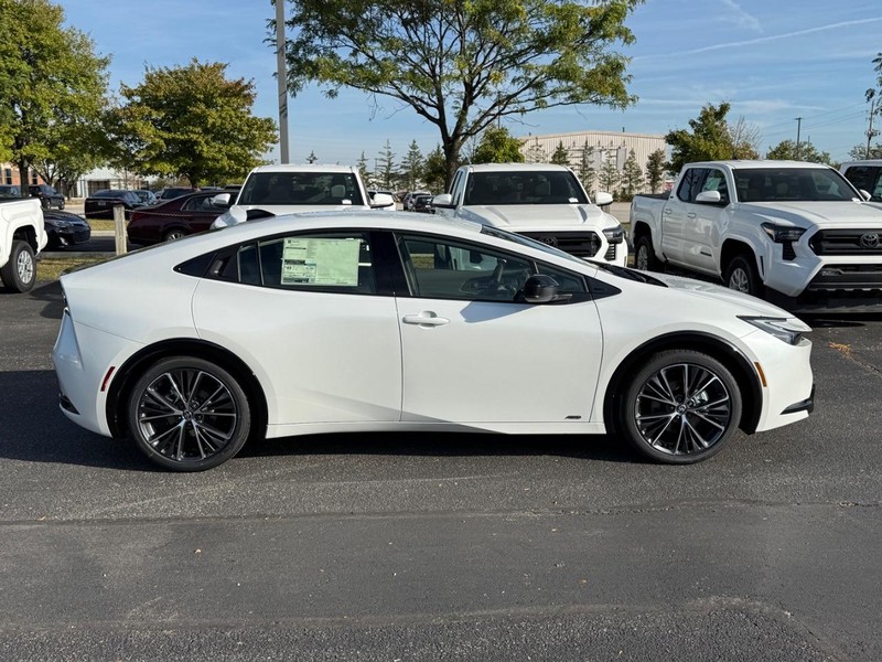 Toyota Prius Vehicle Image 02
