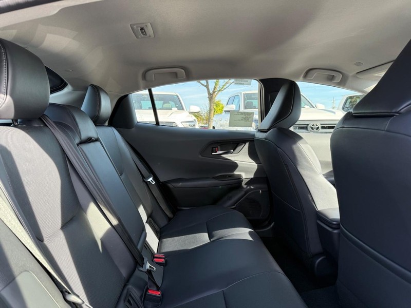 Toyota Prius Vehicle Image 04
