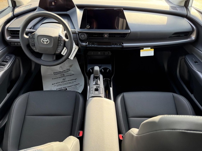Toyota Prius Vehicle Image 05