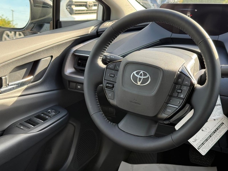 Toyota Prius Vehicle Image 06