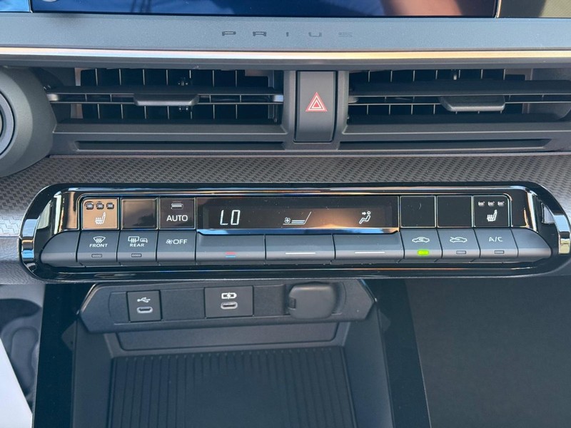 Toyota Prius Vehicle Image 13