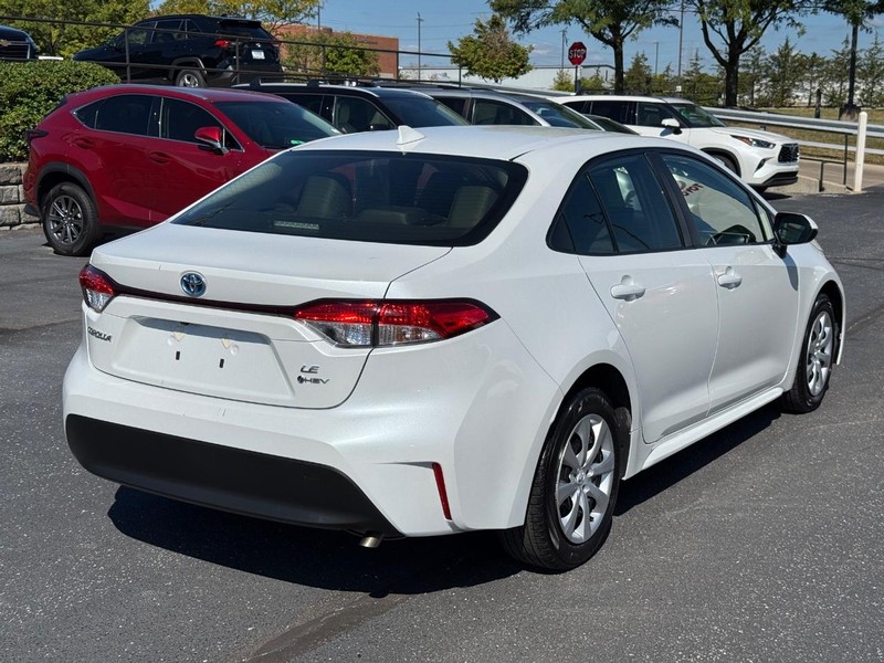 Toyota Corolla Hybrid Vehicle Image 03