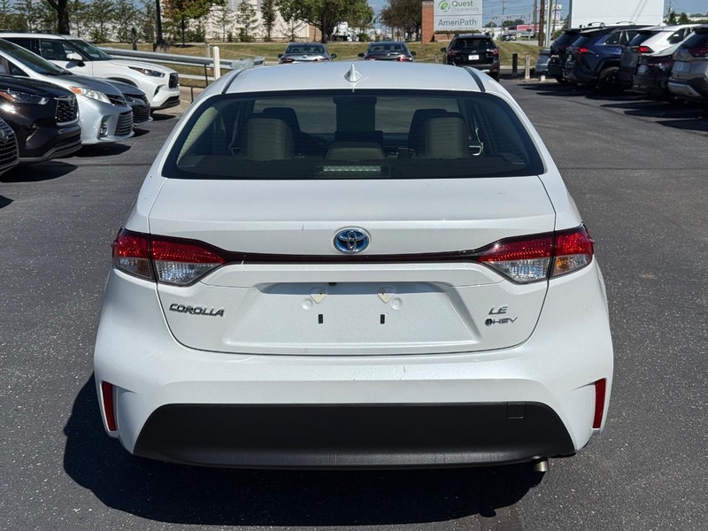 Toyota Corolla Hybrid Vehicle Image 04