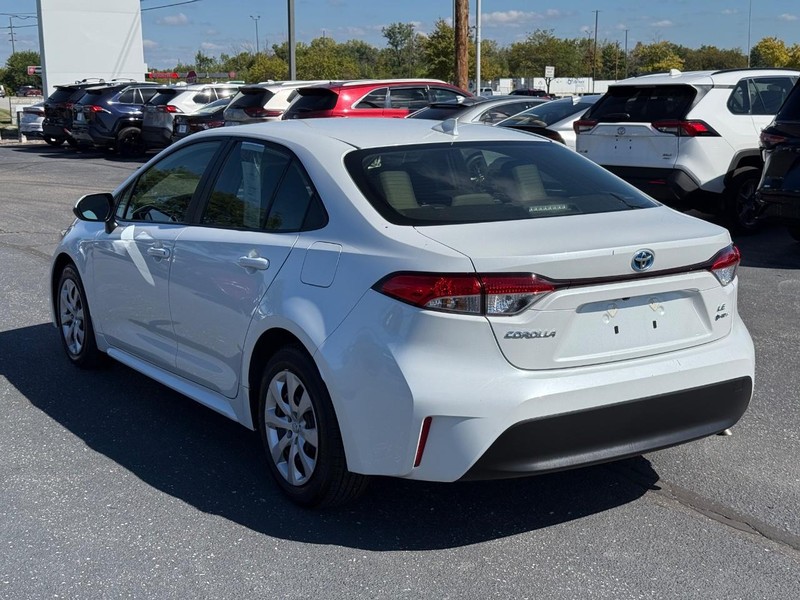 Toyota Corolla Hybrid Vehicle Image 05