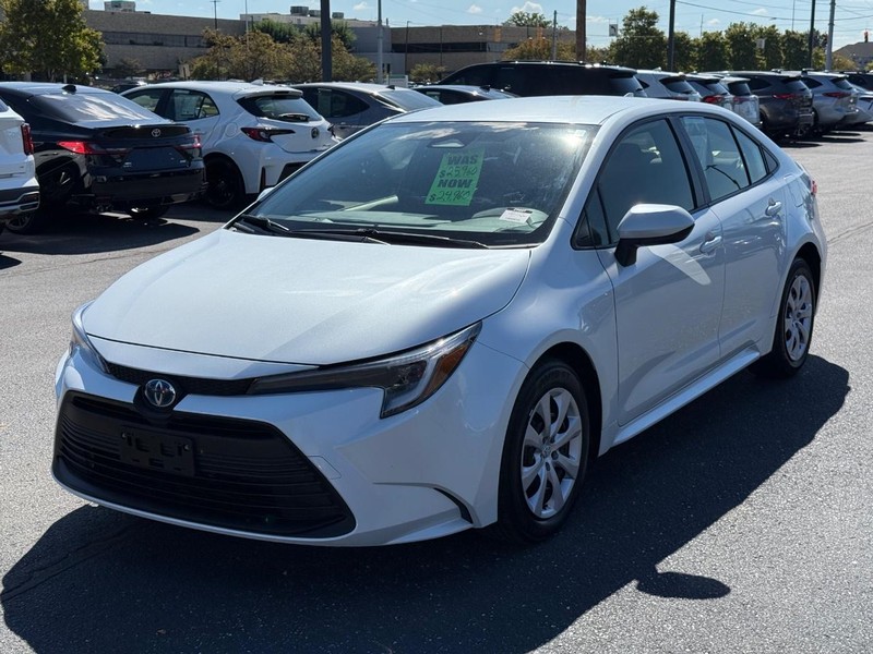 Toyota Corolla Hybrid Vehicle Image 08