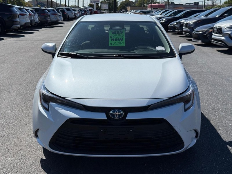 Toyota Corolla Hybrid Vehicle Image 09