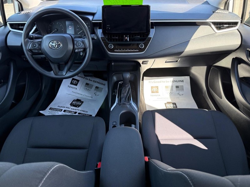 Toyota Corolla Hybrid Vehicle Image 11