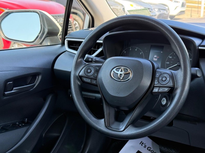 Toyota Corolla Hybrid Vehicle Image 12