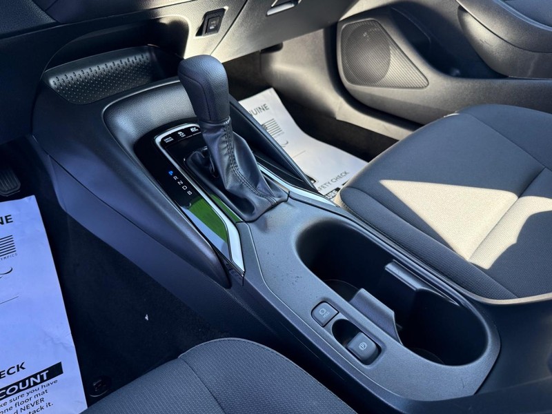 Toyota Corolla Hybrid Vehicle Image 18