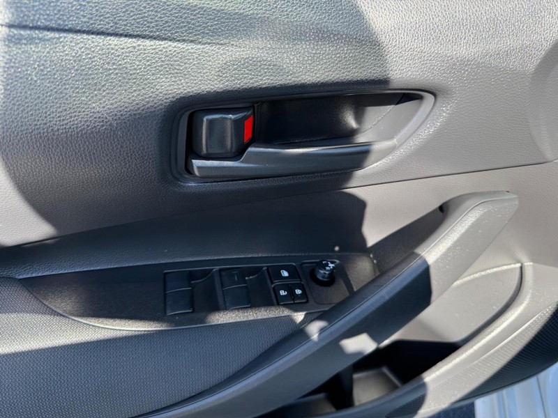 Toyota Corolla Hybrid Vehicle Image 22