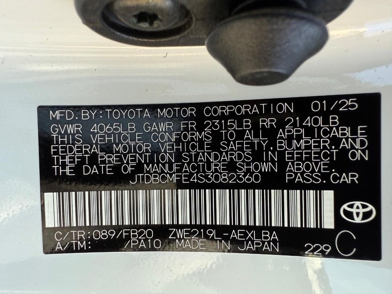 Toyota Corolla Hybrid Vehicle Image 24