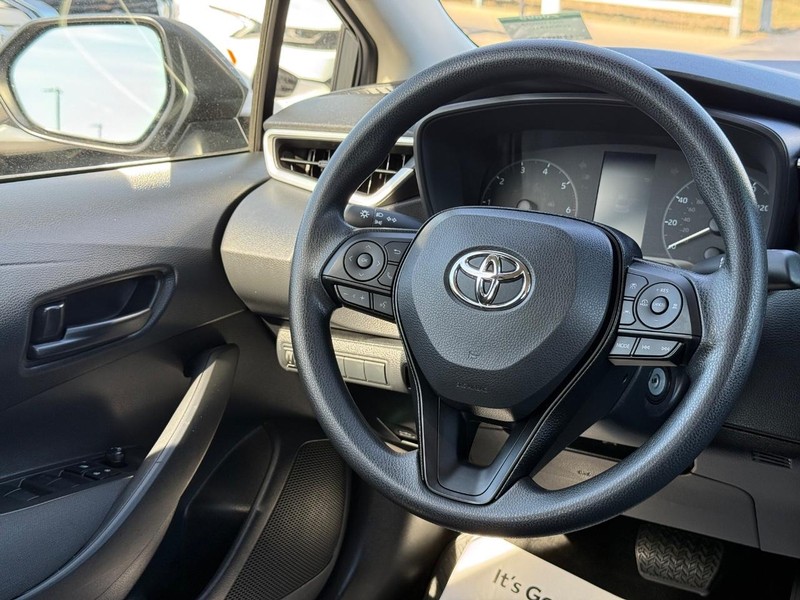 Toyota Corolla Vehicle Image 12