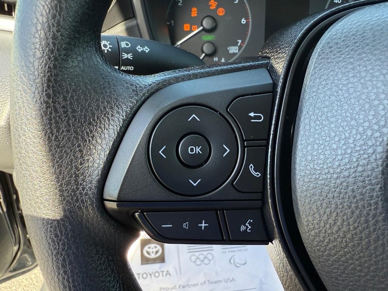 Toyota Corolla Vehicle Image 13