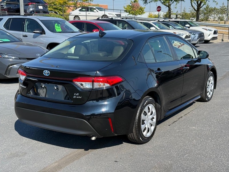 Toyota Corolla Hybrid Vehicle Image 03