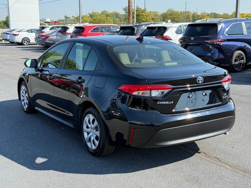 Toyota Corolla Hybrid Vehicle Image 05