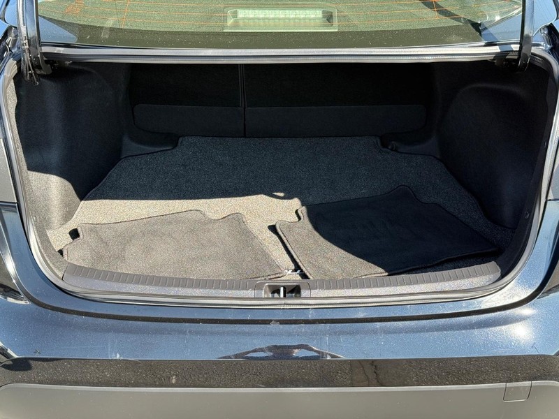 Toyota Corolla Hybrid Vehicle Image 07
