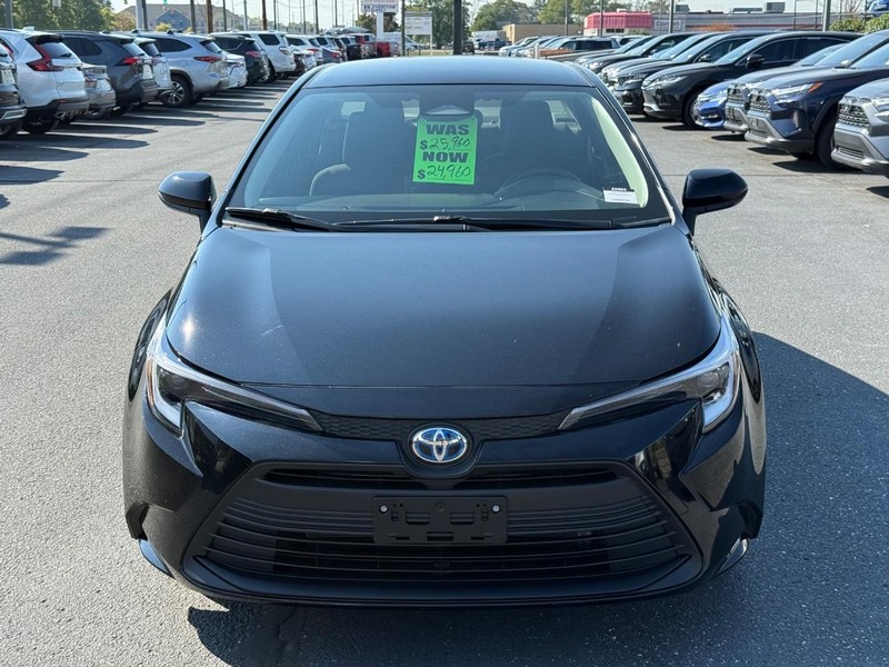 Toyota Corolla Hybrid Vehicle Image 09