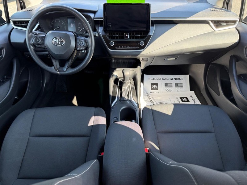 Toyota Corolla Hybrid Vehicle Image 11