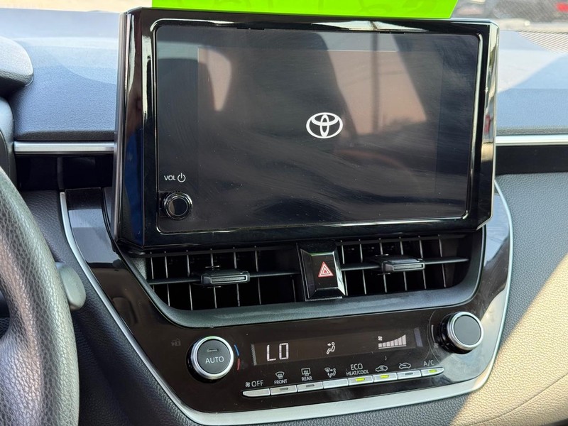 Toyota Corolla Hybrid Vehicle Image 15