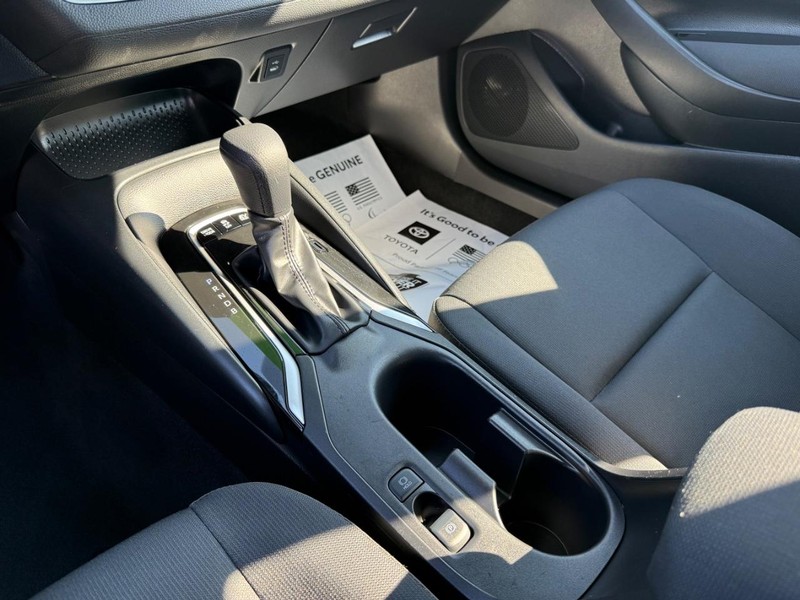 Toyota Corolla Hybrid Vehicle Image 17