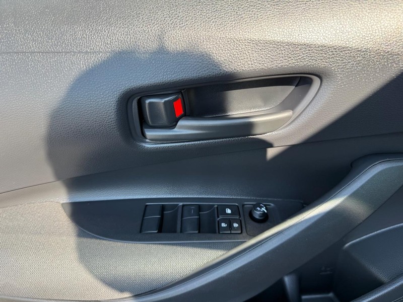Toyota Corolla Hybrid Vehicle Image 21