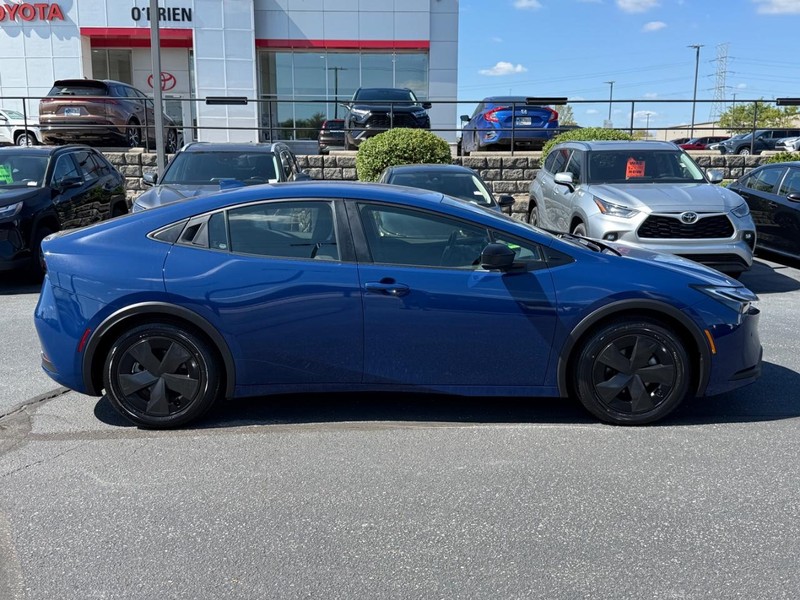 Toyota Prius Vehicle Image 02