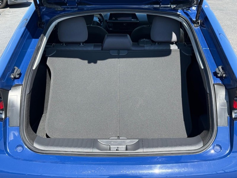 Toyota Prius Vehicle Image 07