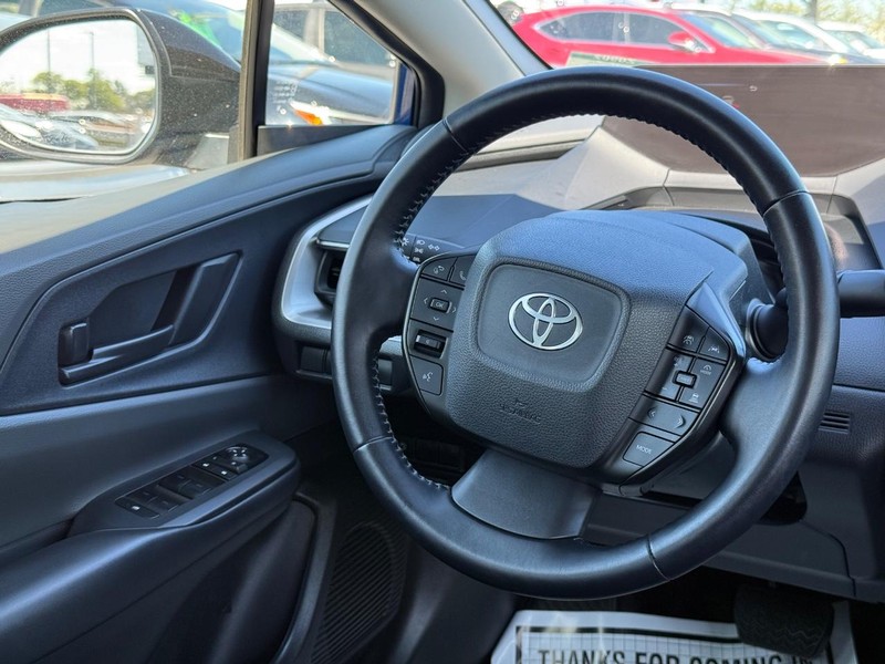 Toyota Prius Vehicle Image 12