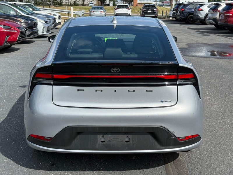 Toyota Prius Vehicle Image 04