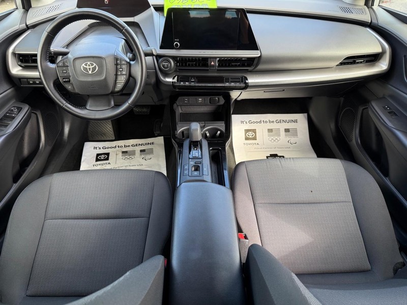 Toyota Prius Vehicle Image 11