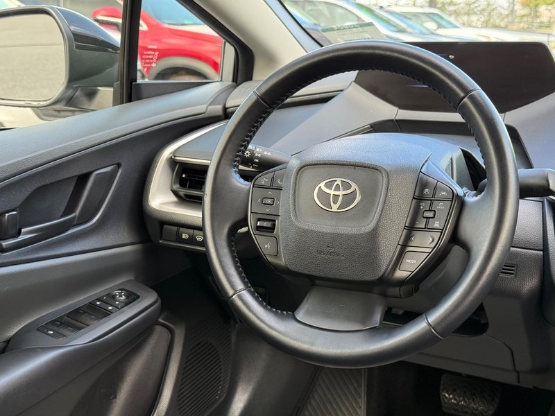 Toyota Prius Vehicle Image 12